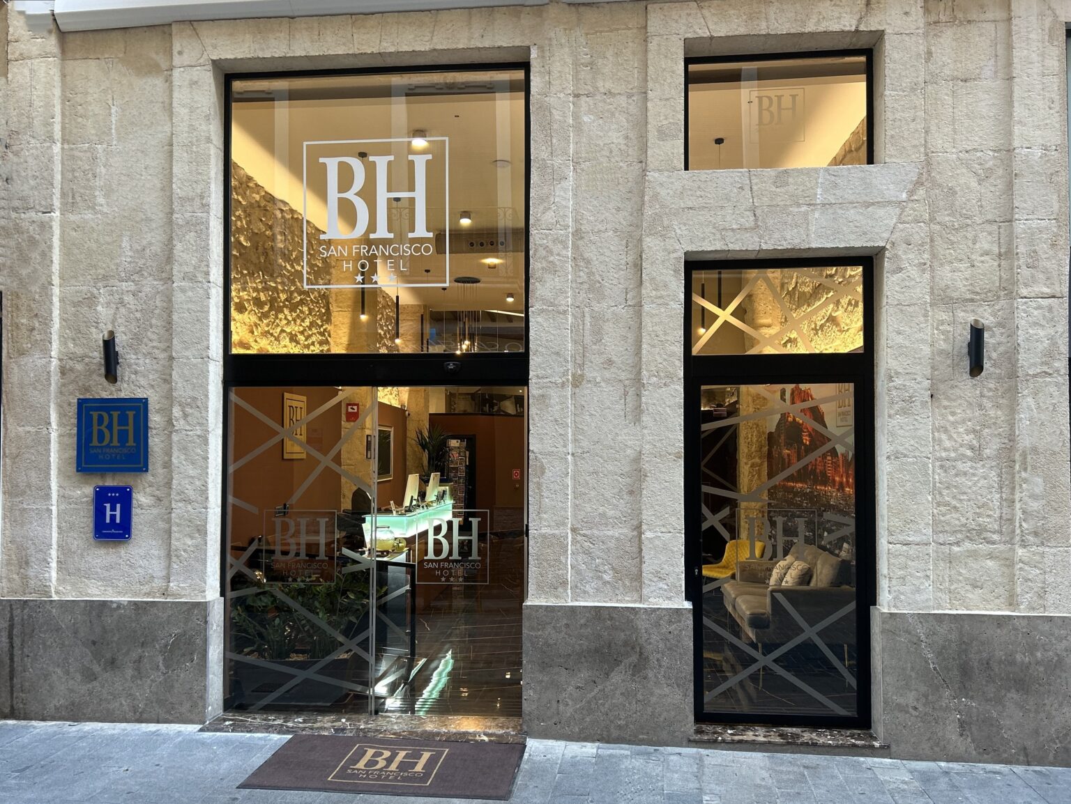 Entrada hotel.1